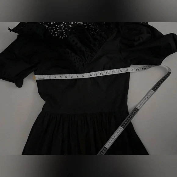 $2K Michael Kors Collection COTTON POPLIN PUFF-SLEEVE EYELET DRESS IN BLACK 6 - Picture 7 of 12